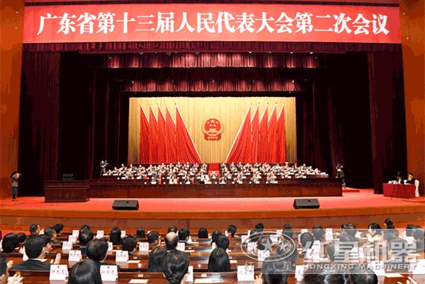 大型流動(dòng)粉碎石頭一體機(jī)多少錢(qián)一臺(tái)？